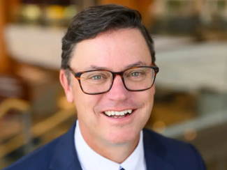Headshot of Rob Edwards